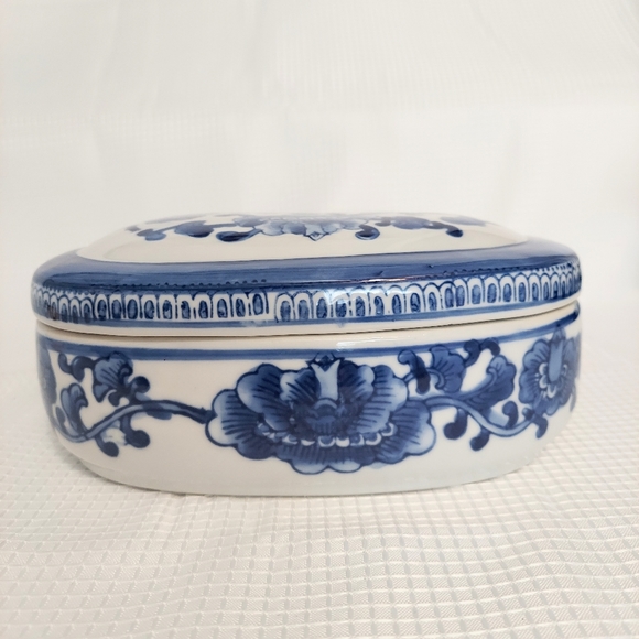 Blue & White Oriental Themed Porcelain Trinket Dish W Lid Dresser Box Container - Picture 3 of 8